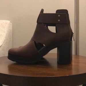 Sorel Margo Cut-Out boot